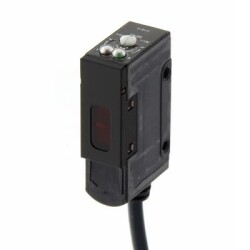 Omron E3SAR81 , Fotoelektrik sensör, retroreflektif, 2m, DC, 3 kablolu, PNP, dikey, 2m kablolu