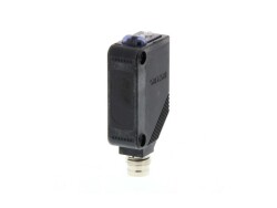 Omron E3ZD67OMI, Fotoelektrik sensör, dikdörtgen gövde, kızılötesi LED, dağınık, 1 m, NPN, Işık Açık-Karanlık Açık, M8 4 pinli konnektör